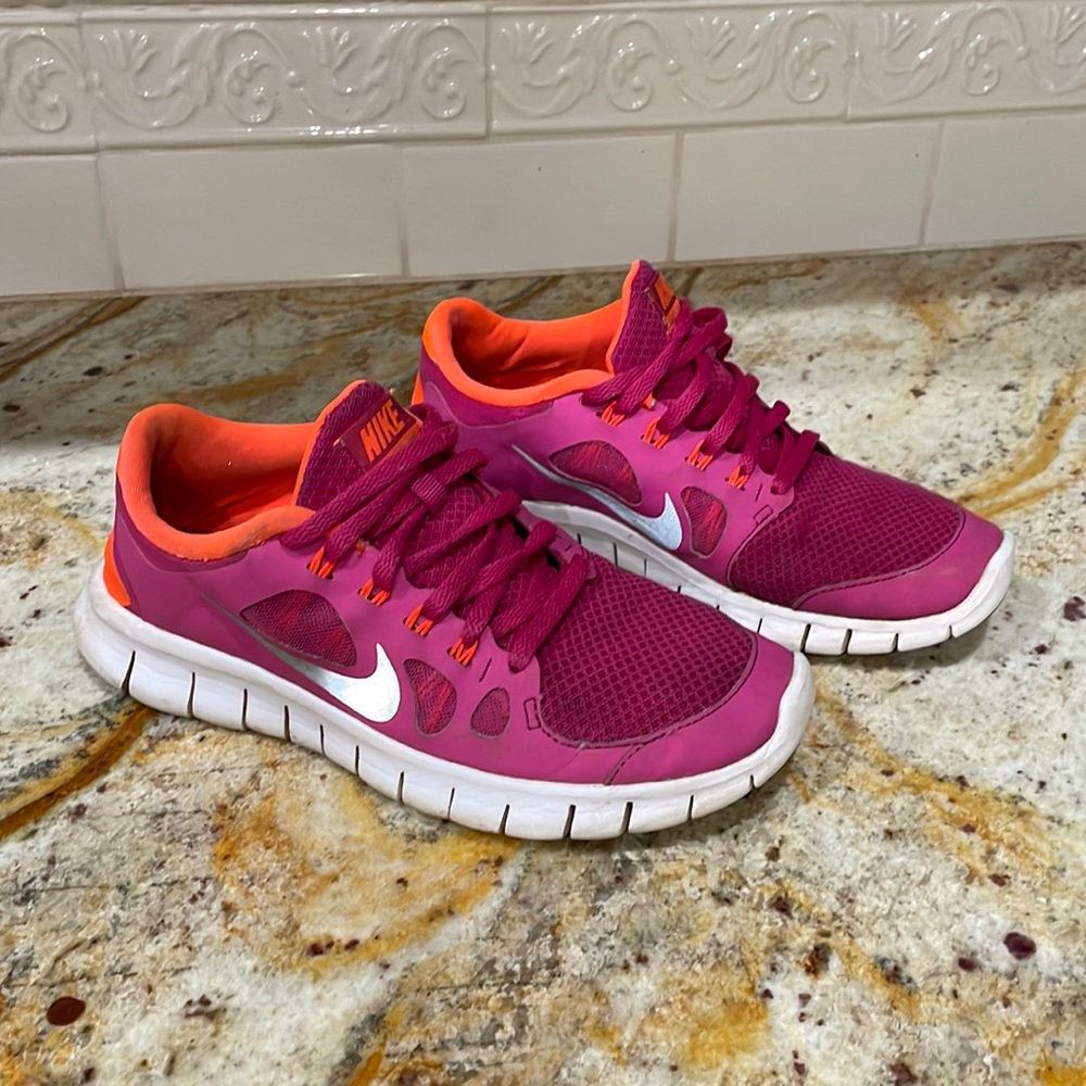 Nike Girls size 6Y Nike Free 5.0 shoe in dark pink and Orange womens size 7.5 - Picture 2 of 7
